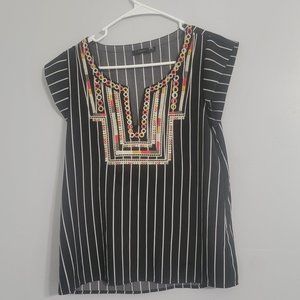 size x-small embroidered top